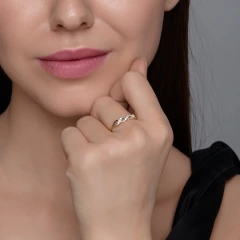 Кольцо из красного золота с фианитами