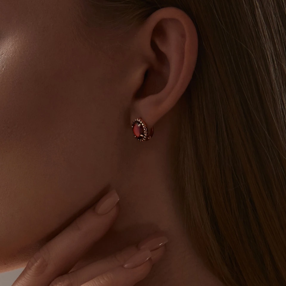 Серьги из красного золота с гранатами и фианитами