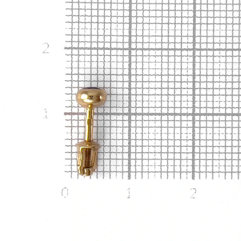 Серьги пусеты из золота с сапфиром