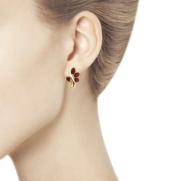 Серьги из красного золота с гранатами
