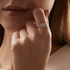 Кольцо из красного золота с топазом и фианитами