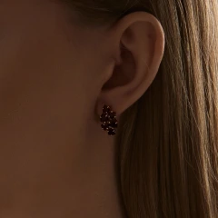 Серьги из красного золота с гранатами