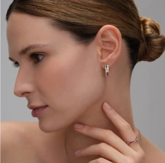 Серьги из серебра с фианитами, корундом и шпинелью