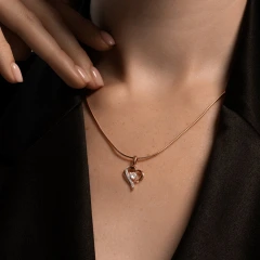 Подвеска из красного золота с фианитами