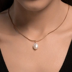 Подвеска из красного золота с жемчугом