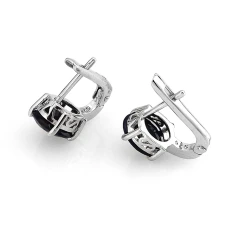 Серьги из серебра с корундами