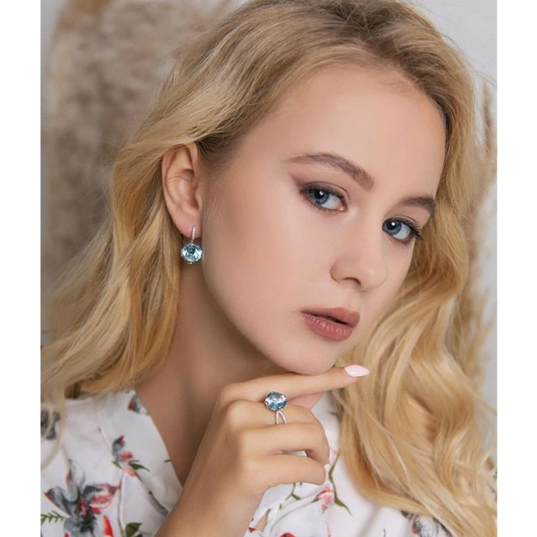 Серьги из белого золота с топазами и фианитами