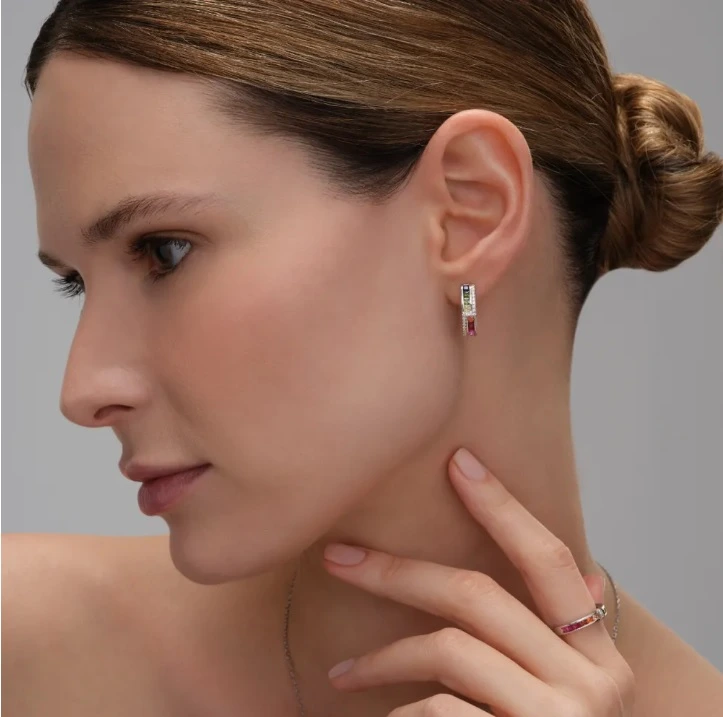 Серьги из серебра с фианитами, корундом и шпинелью