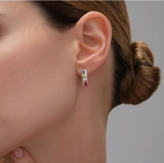 Серьги из серебра с фианитами, корундом и шпинелью