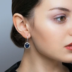 Серьги из белого золота с сапфирами и бриллиантами