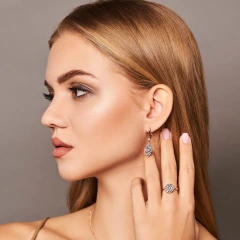 Серьги из красного золота с бриллиантами