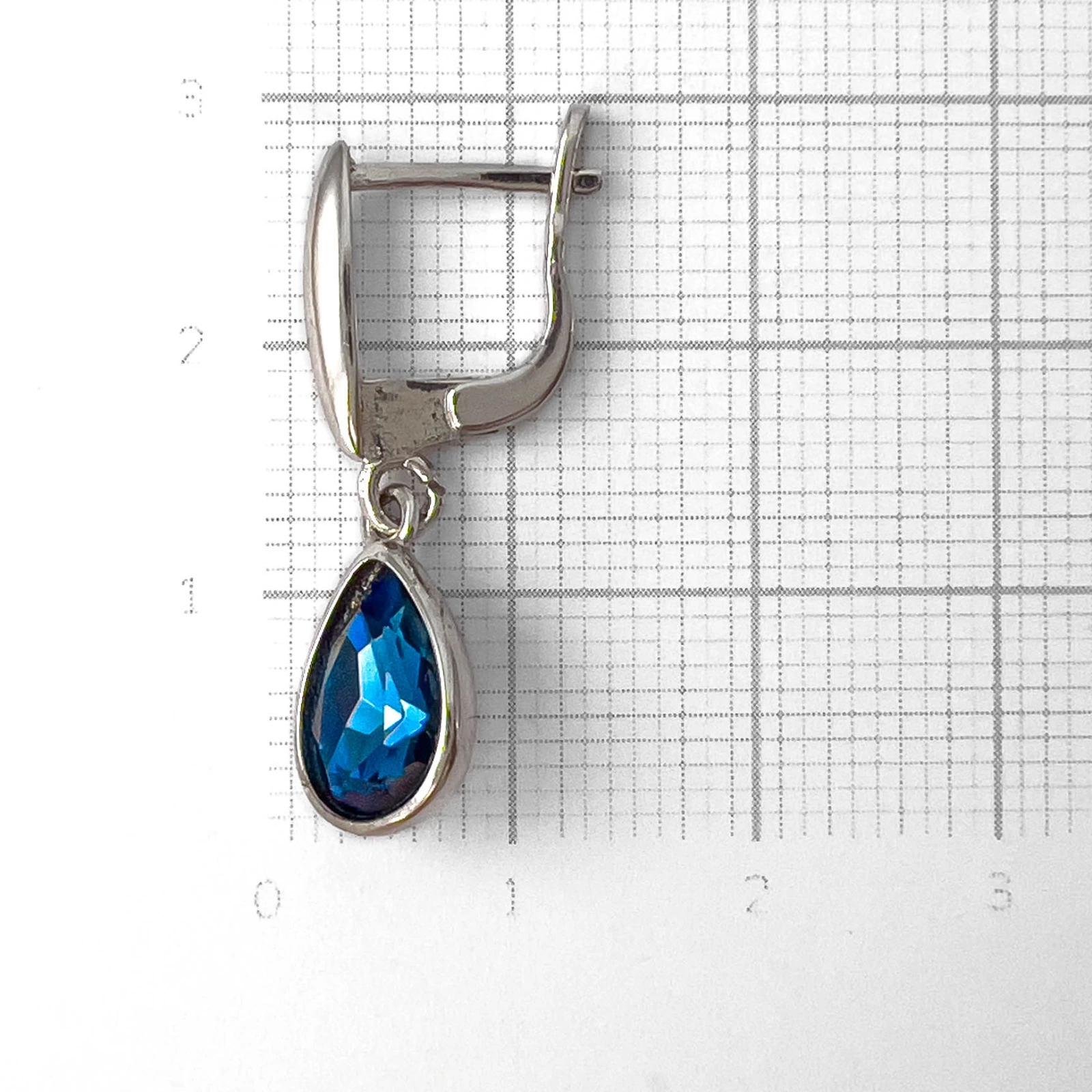 Серьги из серебра с цирконом