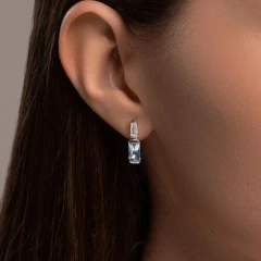 Серьги из белого золота с топазами и фианитами
