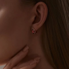 Серьги из красного золота с гранатами и фианитами
