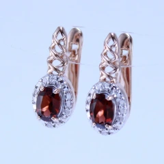 Серьги из красного золота с гранатами и бриллиантами