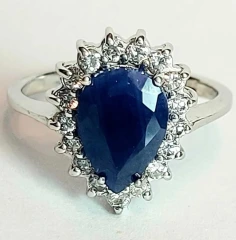 Кольцо из серебра с корундом и фианитами