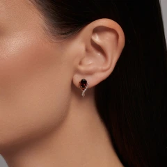 Серьги из красного золота с гранатами и фианитами