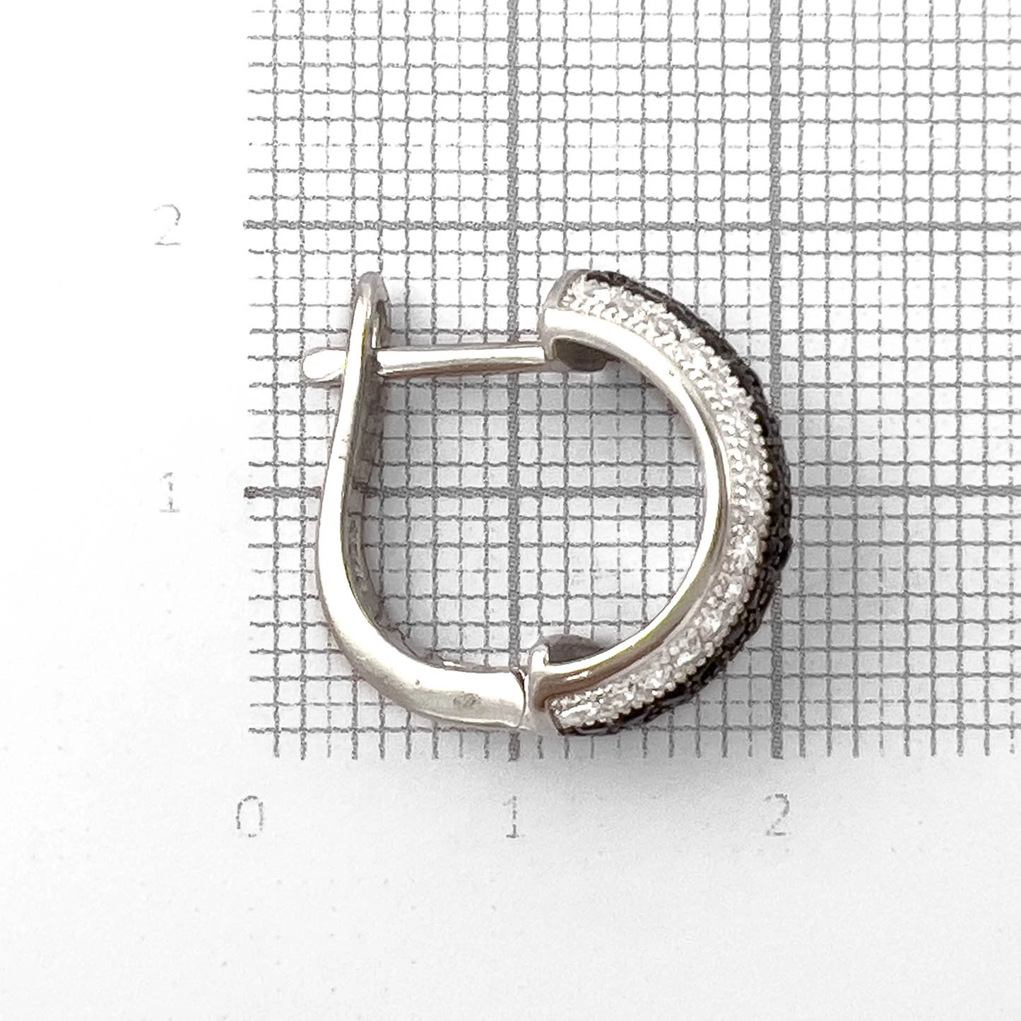 Серьги из серебра с цирконом