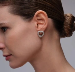 Серьги из серебра с фианитами «Сердце»