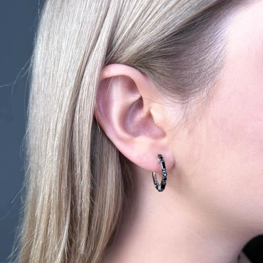 Серьги из серебра с черной шпинелью