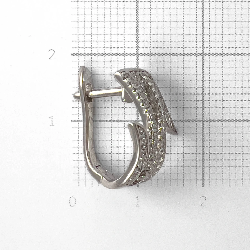 Серьги из серебра с фианитами