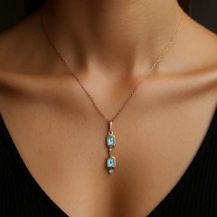 Подвеска из красного золота с топазами