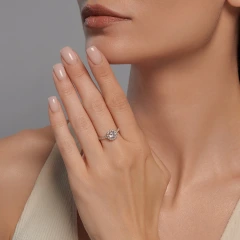 Кольцо из красного золота с фианитами