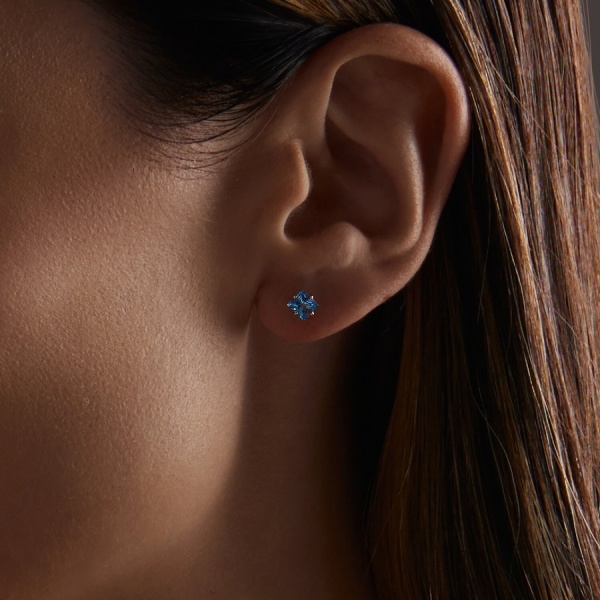 Серьги пусеты из красного золота с топазами