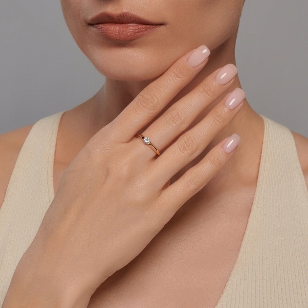 Кольцо из красного золота с фианитом