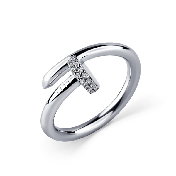 Кольцо из серебра с фианитами