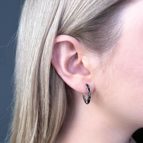 Серьги из серебра с черной шпинелью