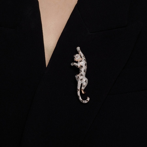 Брошь из красного золота с миксом камней