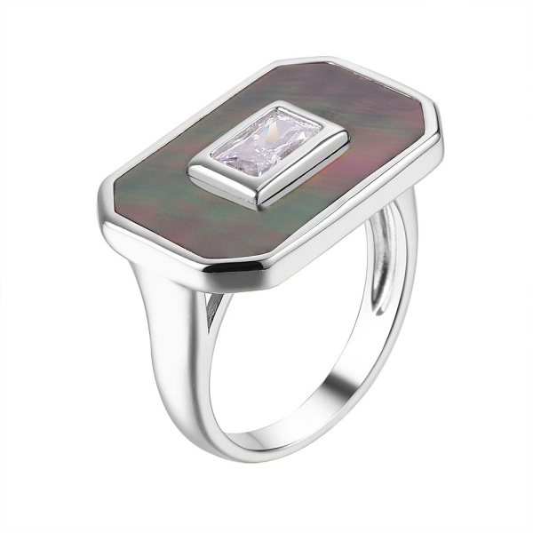 Кольцо из серебра с перламутром и фианитом