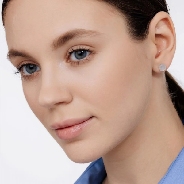 Серьги пусеты из серебра с лунным камнем