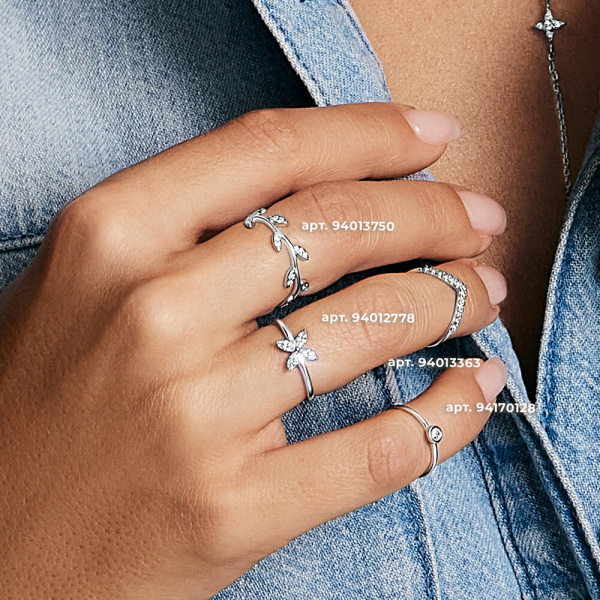 Кольцо из серебра с фианитами