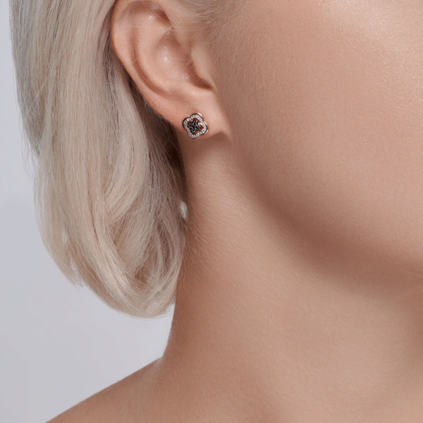 Серьги пусеты из золота с бриллиантами