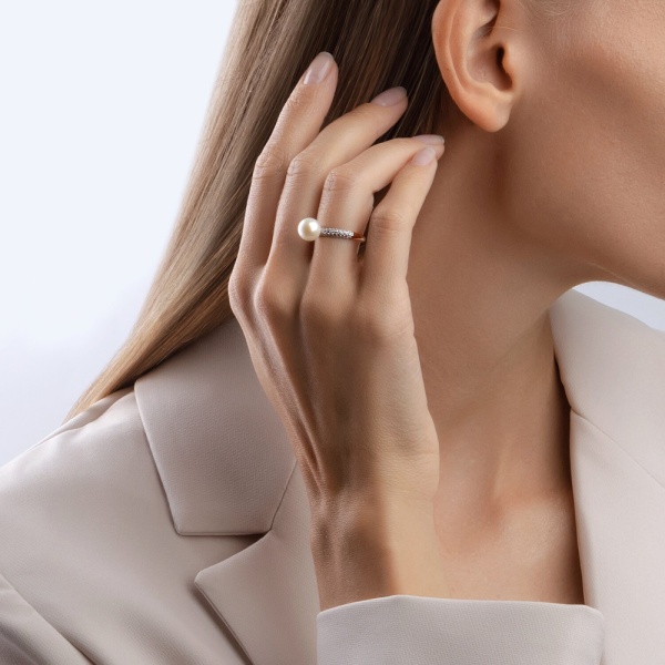 Кольцо из красного золота с жемчугом и фианитами