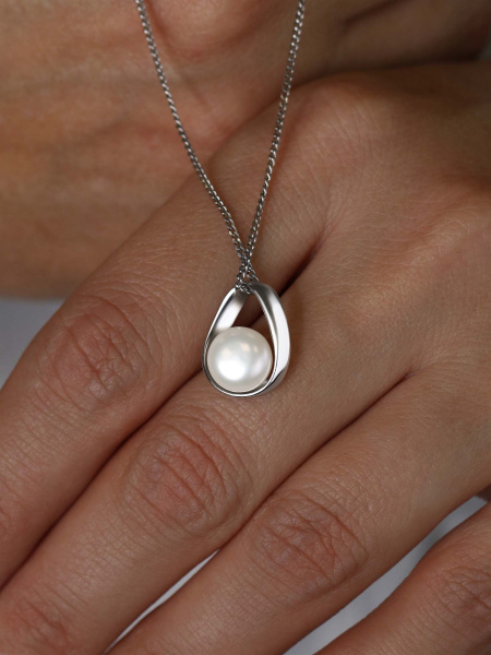 Подвеска из серебра с жемчугом