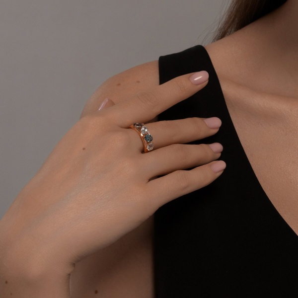 Кольцо из красного золота с топазами и фианитами