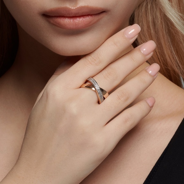 Кольцо из красного золота с бриллиантами