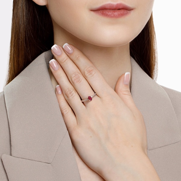 Кольцо из красного золота с рубином и бриллиантами