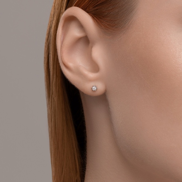 Серьги пусеты из белого золота с бриллиантами