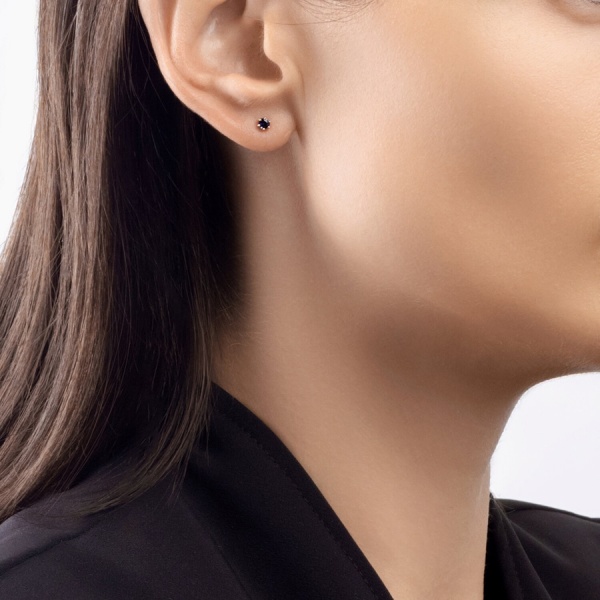 Серьги пусеты из красного золота с сапфирами