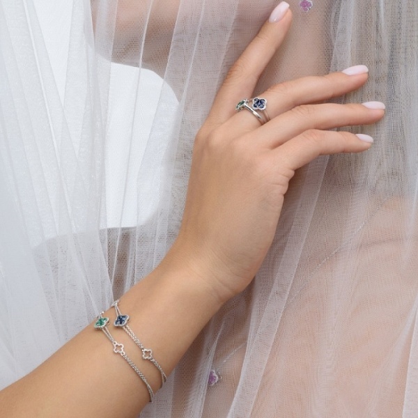 Кольцо из белого золота с сапфирами и бриллиантами