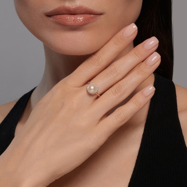 Кольцо из красного золота с жемчугом и фианитами