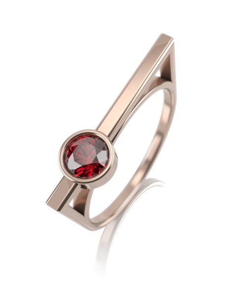 Кольцо из красного золота с гранатом