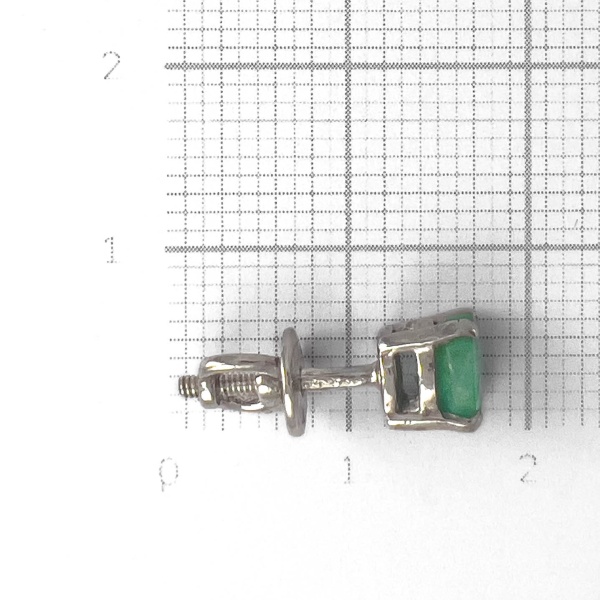 Серьги пусеты из серебра с изумрудами