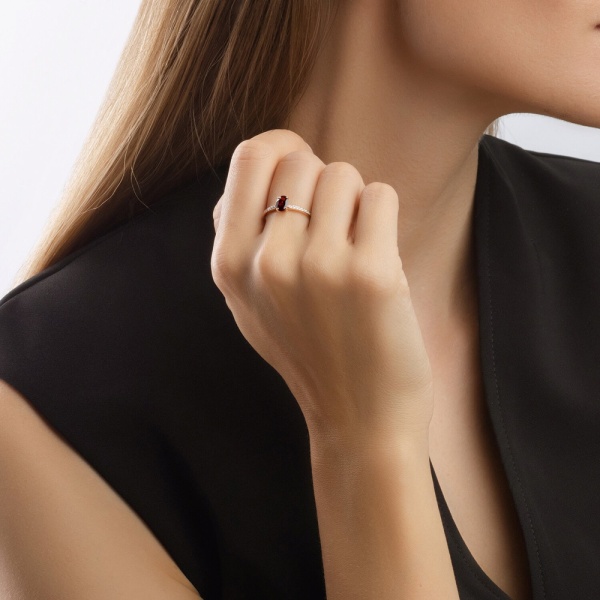 Кольцо из красного золота с гранатами и фианитами