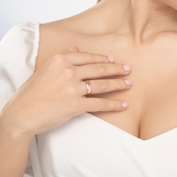 Обручальное кольцо из красного золота