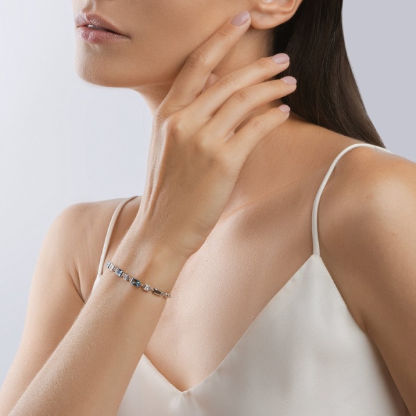 Браслет из белого золота с топазами и фианитами